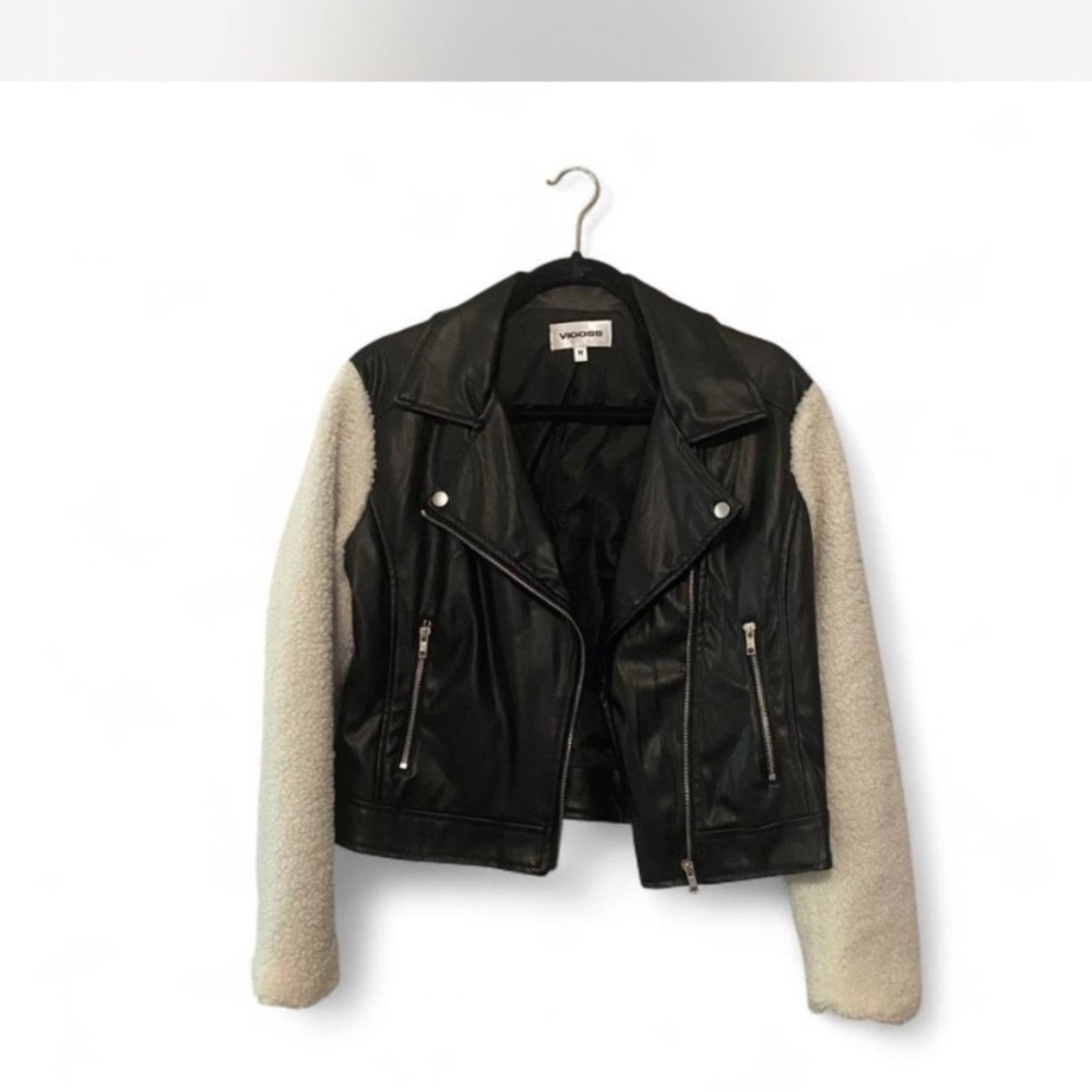 Vigoss Black Leather Jacket‎ With White Teddy Bear Sleeve Size Medium